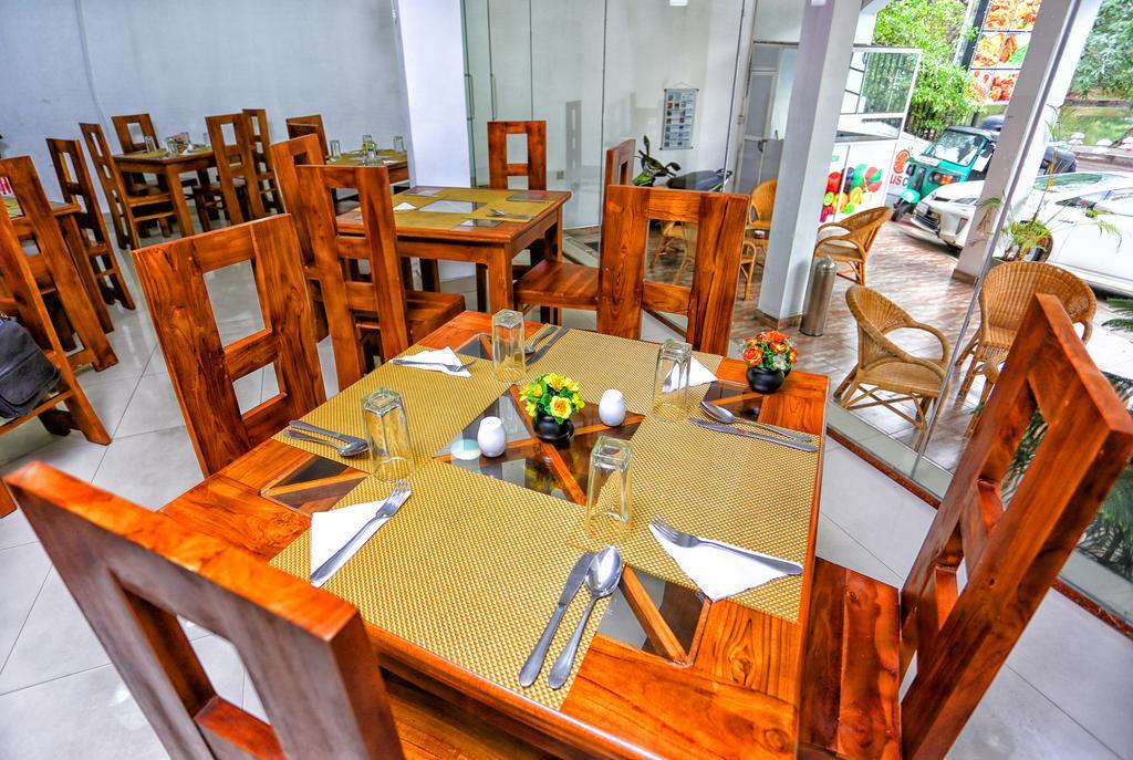 Citrus Cafe Inn Kandy Bagian luar foto