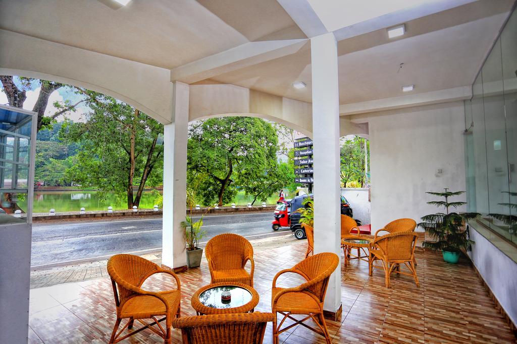 Citrus Cafe Inn Kandy Bagian luar foto